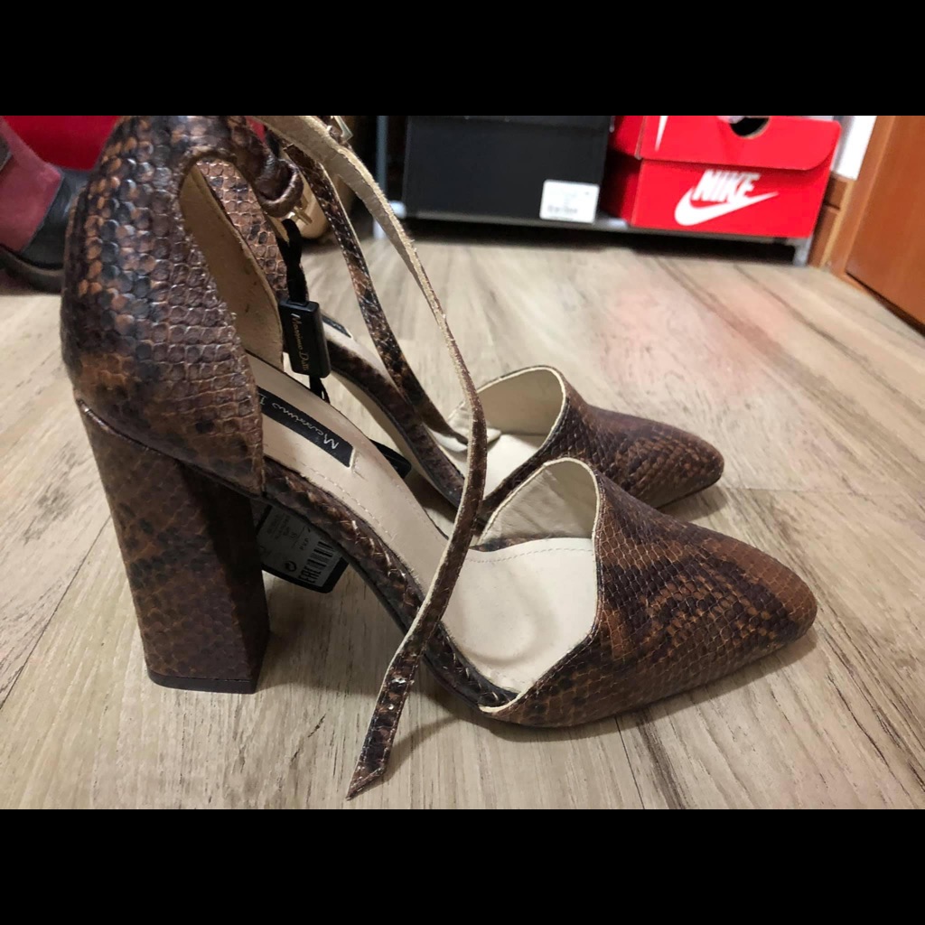 Massimo Dutti Leather Pumps